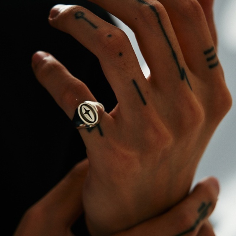 Minimalist North Star Signet O - đánh giá và giá Signet Ring Men