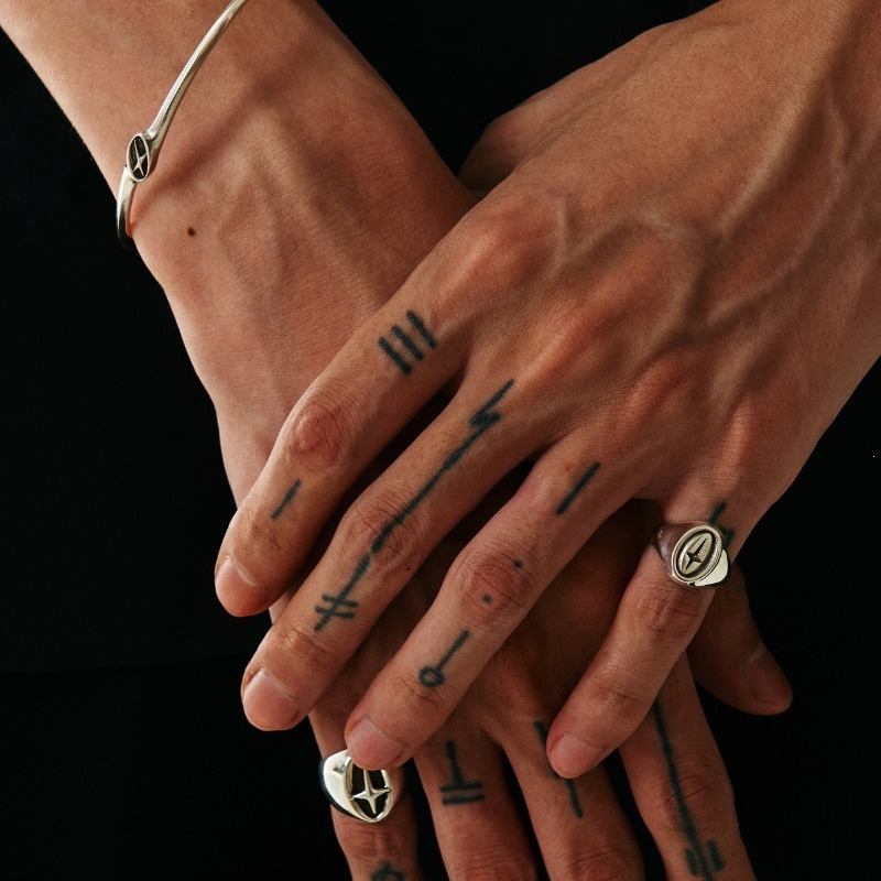 Minimalist North Star Signet O - đánh giá và giá Signet Ring Men